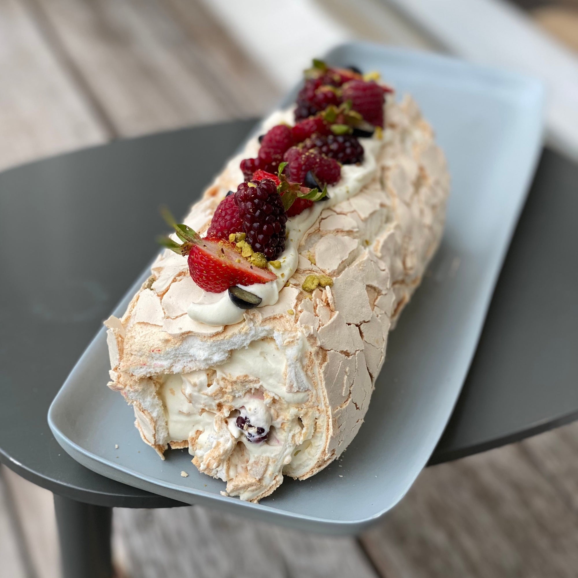 Pavlova Roulade